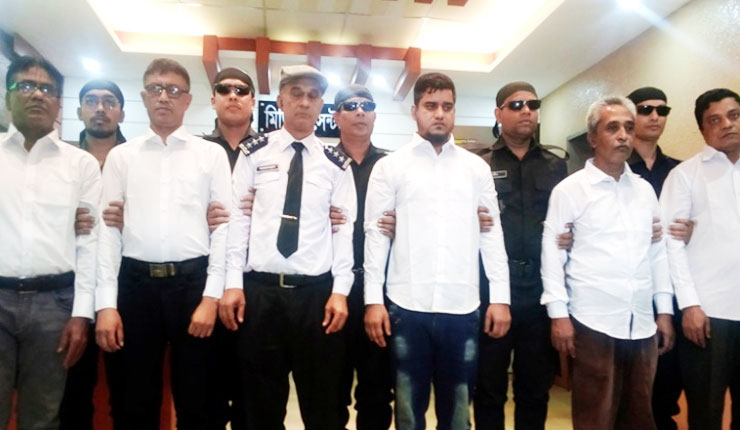 কাস্টমস কর্মকর্তা সেজে যেভাবে ‘ভয়ানক প্রতারণা’ করতেন তারা