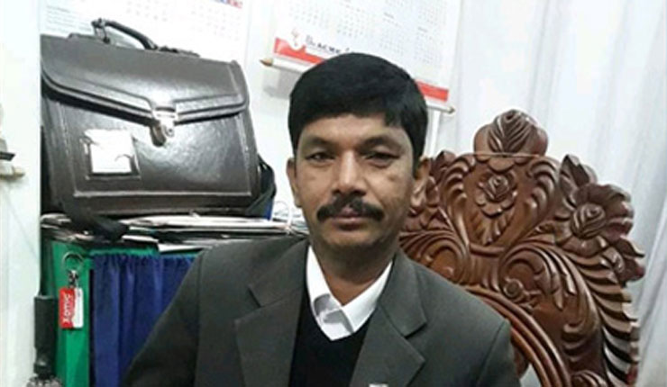 অষ্টম শ্রেণি পাস করেই বিশেষজ্ঞ চিকিৎসক!