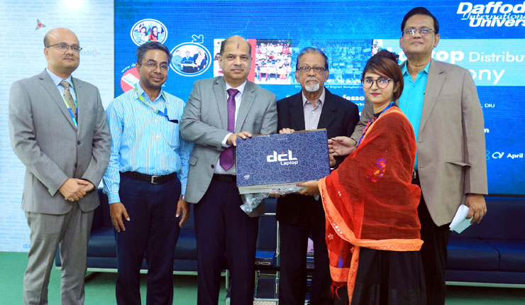 ড্যাফোডিলের ১৫০০ শিক্ষার্থীর মাঝে ডিসিএল ল্যাপটপ বিতরণ