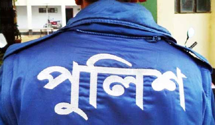 জয়পুরহাটে ছিনতাইকালে জনতার হাতে পুলিশ সদস্য আটক