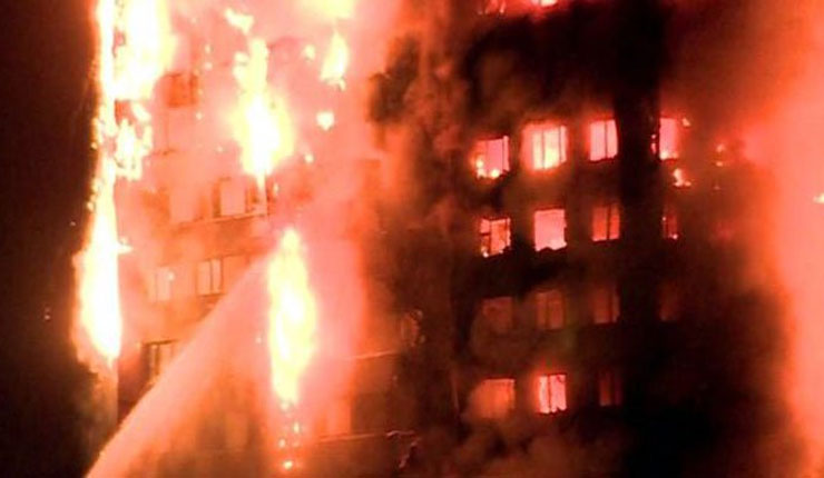 চট্টগ্রামে সুপার মলে আগুন