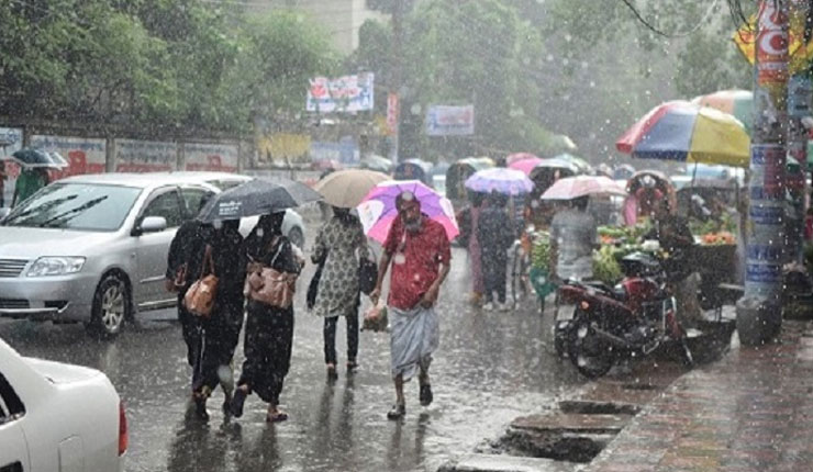 সকাল সকাল বৃষ্টিতে ভিজছে রাজধানী