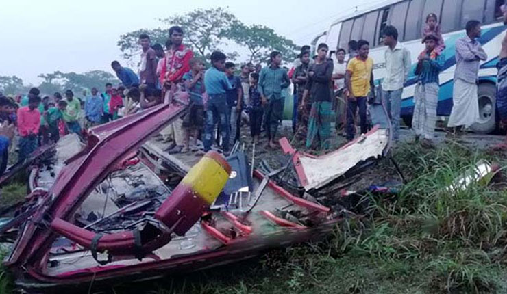 গাইবান্ধায় যাত্রীবাহী বাসের মুখোমুখি সংঘর্ষ, নিহত ৫