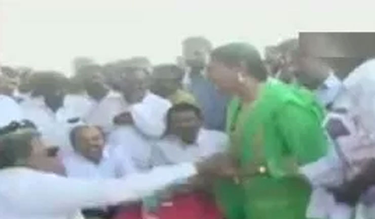 নেত্রীকে পার্টি অফিসেই ধর্ষণের চেষ্টা অভিযোগ নেতার বিরুদ্ধে!
