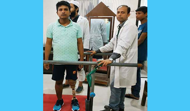 রাসেলের কৃত্রিম পায়ে স্বাভাবিকভাবে হাঁটার স্বপ্ন 