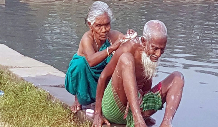 নারীরা বেশিদিন বাঁচে কেন? জানলে অবাক হবেন