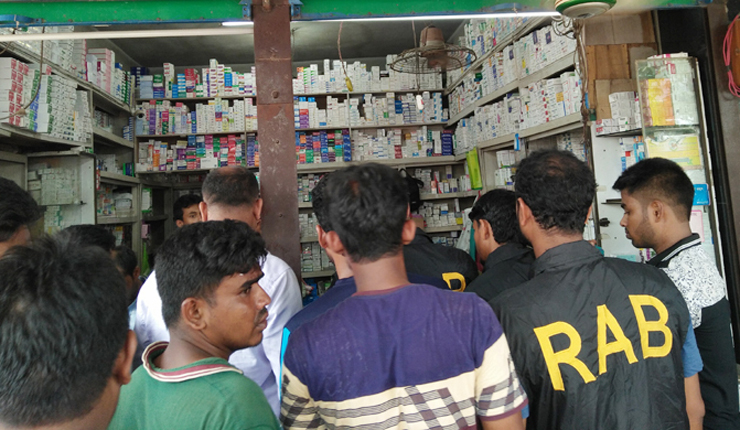 ১৫ টাকার ওষুধ ৬০০ টাকা, অঝোরে কাঁদলেন রিকশাচালক