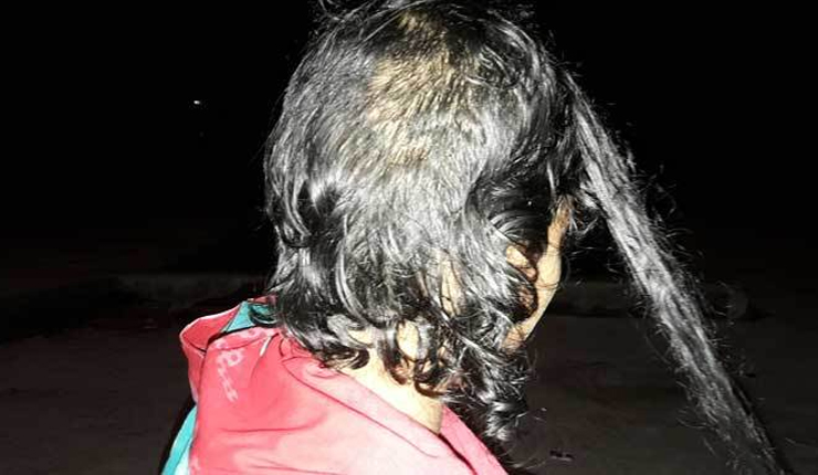 স্ত্রীকে বেঁধে মাথার চুল কেটে দিলেন স্বামী