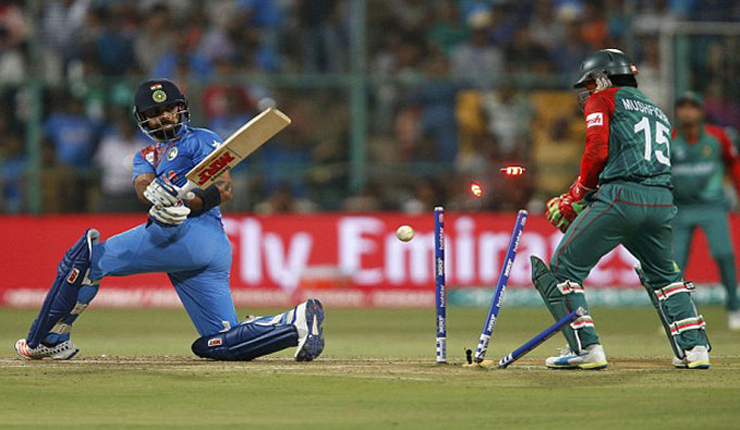 কোহলিকে বোল্ড করে সাজঘরে পাঠালেন সাইফউদ্দিন