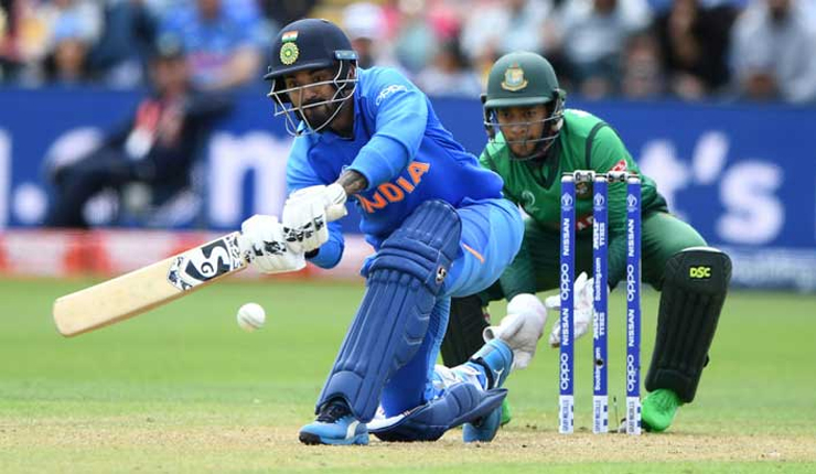 এভাবেই একের পর এক বাউন্ডারি হাঁকিয়ে প্রস্তুতি ম্যাচে টাইগারদের বিপক্ষে সেঞ্চুরি করেন লোকেশ রাহুল। ছবি: সংগৃহীত