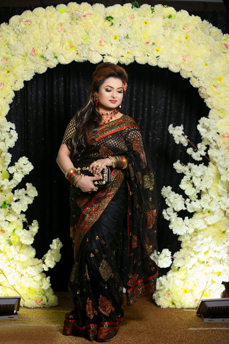 ক্রেতার প্রতিচ্ছবি দেখায় নাজিয়ার 'মিরর'