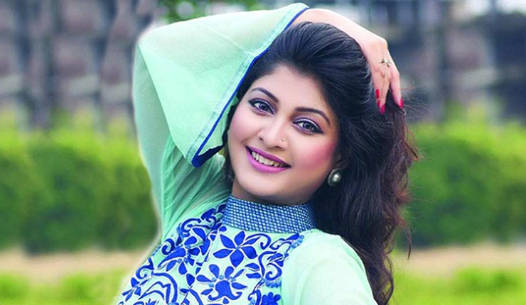 শোবিজে ফিরেই 'মিস মাশরাফি' সারিকা