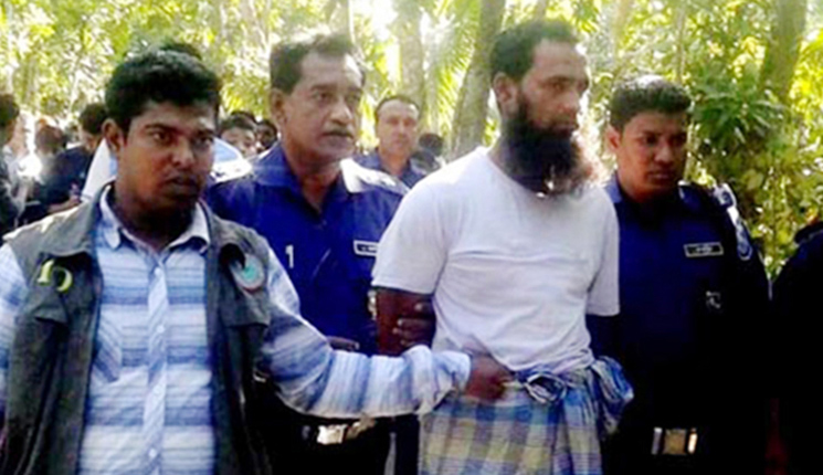 একই পরিবারের তিনজনকে হত্যা, কবিরাজ আটক