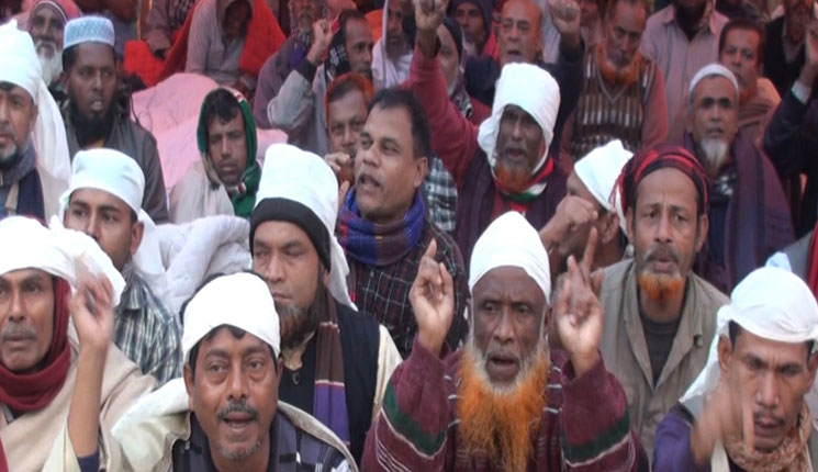 এবার কাফনের কাপড় মাথায় বেঁধে অনশনে পাটকল শ্রমিকরা