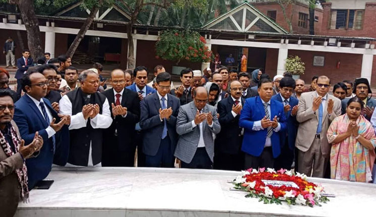 বঙ্গবন্ধুর সমাধিতে ৭ সচিবের শ্রদ্ধা নিবেদন