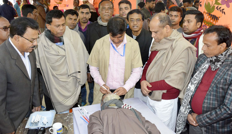বিনামূল্যে চক্ষু সেবা কার্যক্রমের উদ্বোধন করলেন এনামুল হক