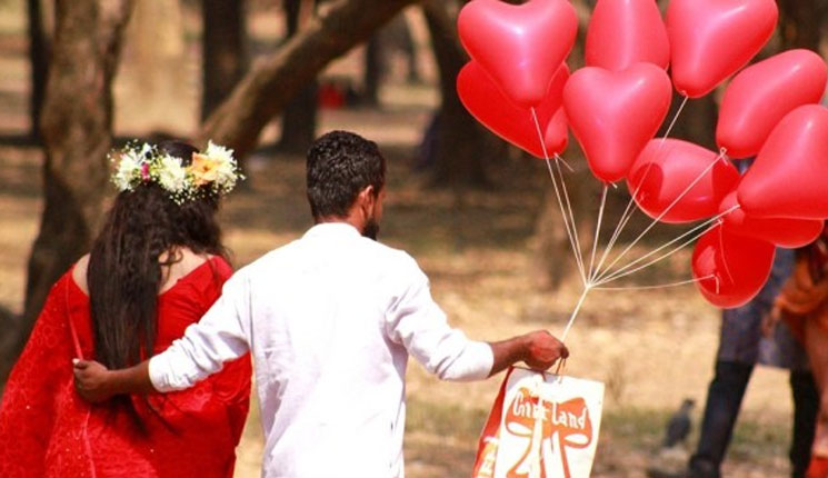 বসন্ত জড়িয়ে বিশ্ব ভালোবাসা দিবস আজ