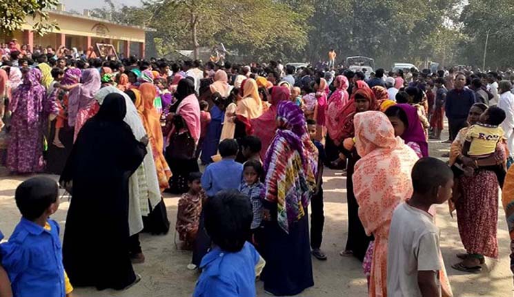 প্রাথমিক শিক্ষিকার এ কেমন কাণ্ড!