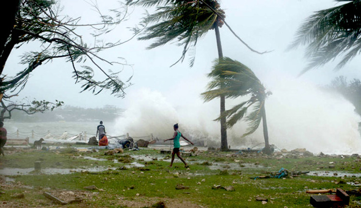 ধেয়ে আসছে শক্তিশালী ঘূর্ণিঝড় ডেনিস