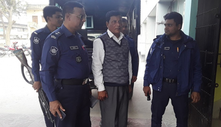 চাঁপাইনবাবগঞ্জে ভুয়া আয়কর কর্মকর্তা আটক