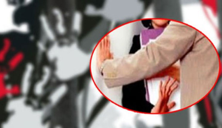 ছাত্রীদের রুমে ডেকে স্পর্শকাতর বিভিন্ন স্থানে হাত দেন প্রধান শিক্ষক!
