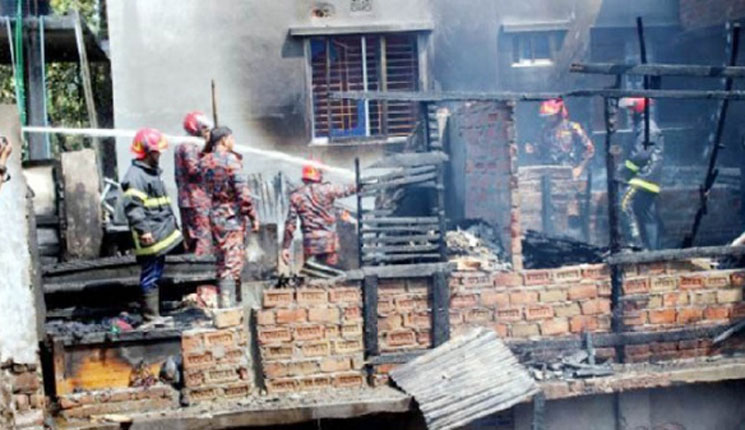 বরিশালে আগুনে ২০ লাখ টাকার ক্ষতি