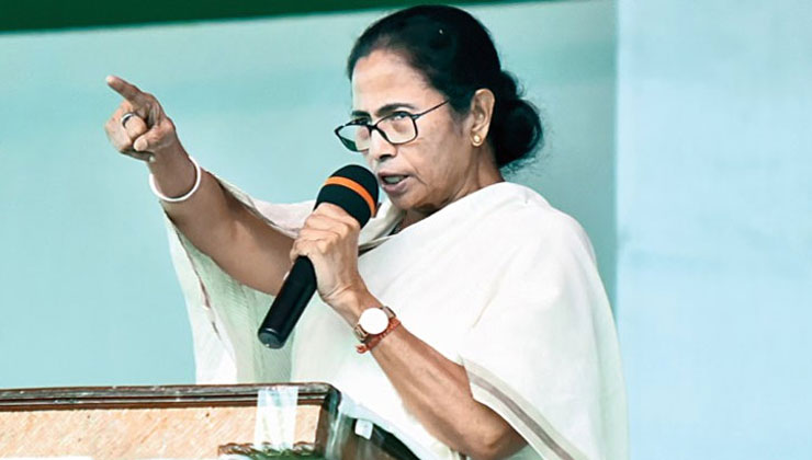দিল্লি থেকে নজর সরাতেই ভারতে করোনা আতঙ্ক: মমতা