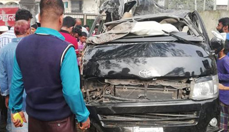 হবিগঞ্জে গাছের সঙ্গে ধাক্কা লেগে মিনিবাসের ৮ যাত্রী নিহত