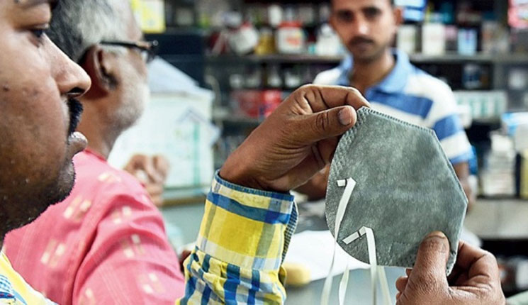 করোনাভাইরাস: ৪ গুন বেশি দামে বিক্রি হচ্ছে মুখোশ!