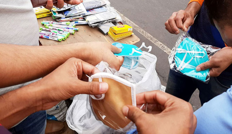 দেশে করোনা শনাক্তের পরই বাড়ল মাস্কের দাম