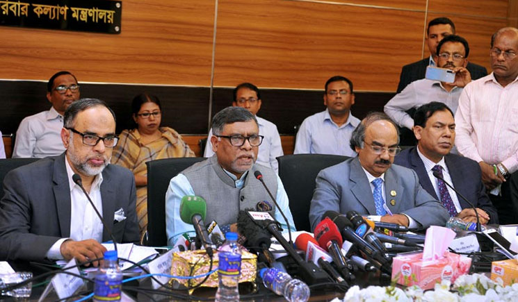 আপাতত স্কুল-কলেজ স্বাভাবিকভাবে চলবে: স্বাস্থ্যমন্ত্রী
