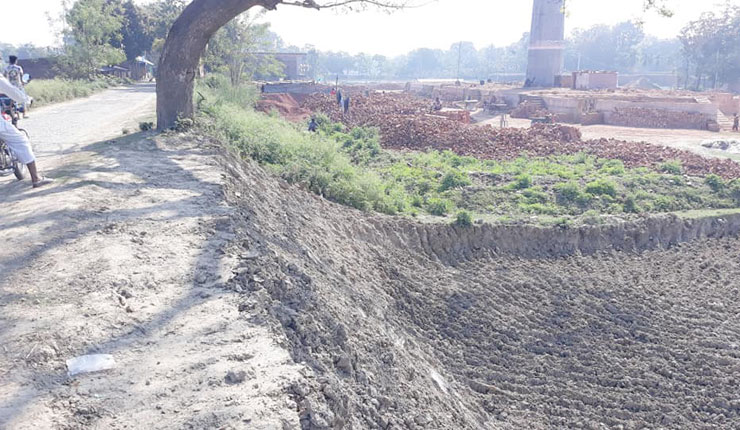 বাগমারা থানার পাশে তৈরী হচ্ছে অবৈধ ইটভাটা