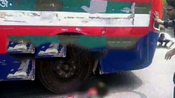বাস থেকে নেমেই পিষ্ট হলো শিশু জয়ী