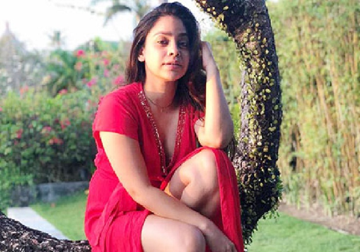 বিকিনি পরে বিতর্কে সুমনা
