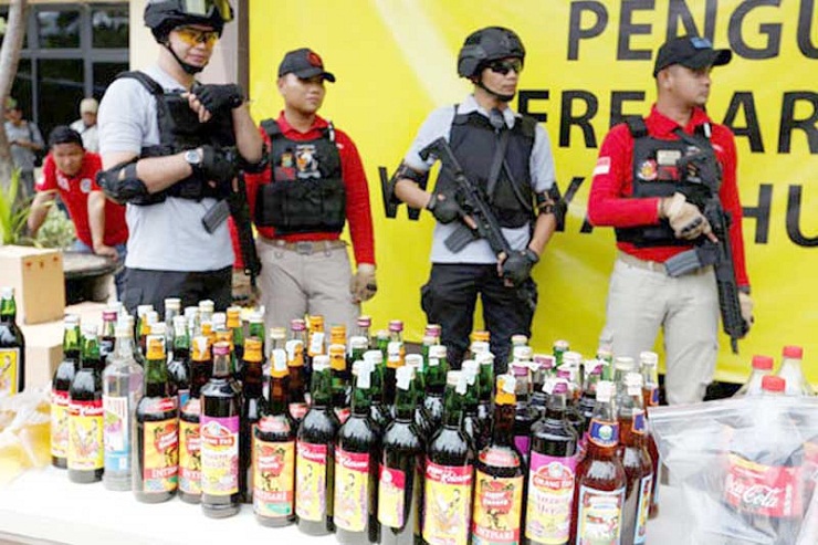 করোনা থেকে বাঁচতে মদ খেয়ে হাসপাতালে ২০০ জন