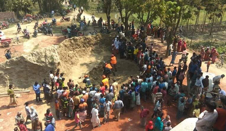 মাটির স্তূপের নিচে চাপা পড়ে প্রাণ হারালেন দুই শ্রমিক