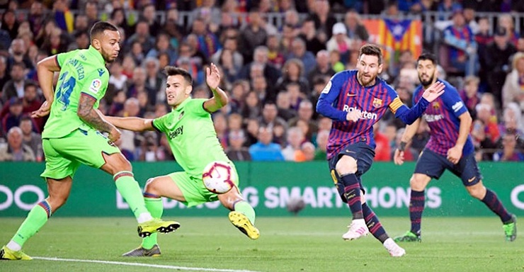 এবার করোনার থাবায় মেসি