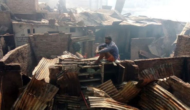 হতাশার কালো ছায়া রূপনগর বস্তি