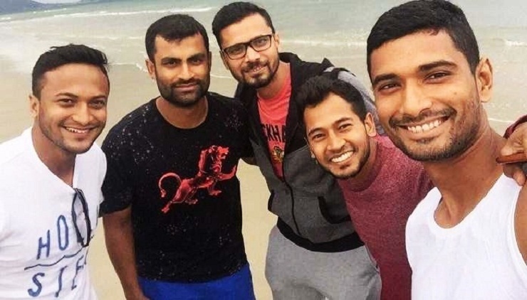 করোনা আক্রান্তদের সাহায্যে বেতনের অর্ধেক দিলেন ক্রিকেটাররা