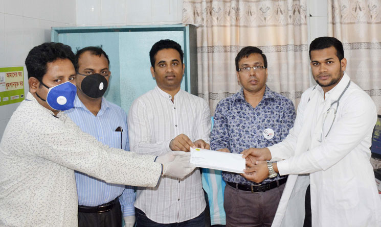 করোনা, উপজেলা স্বাস্থ্য কমপ্লেক্সে এমপি এনামুল হকের আর্থিক সহযোগিতা
