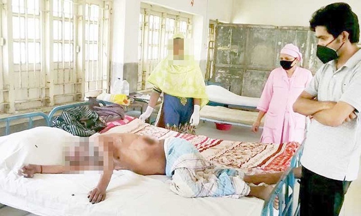 করোনা আক্রান্ত ভেবে বৃদ্ধকে হাসপাতালে ফেলে পালাল স্বজনরা