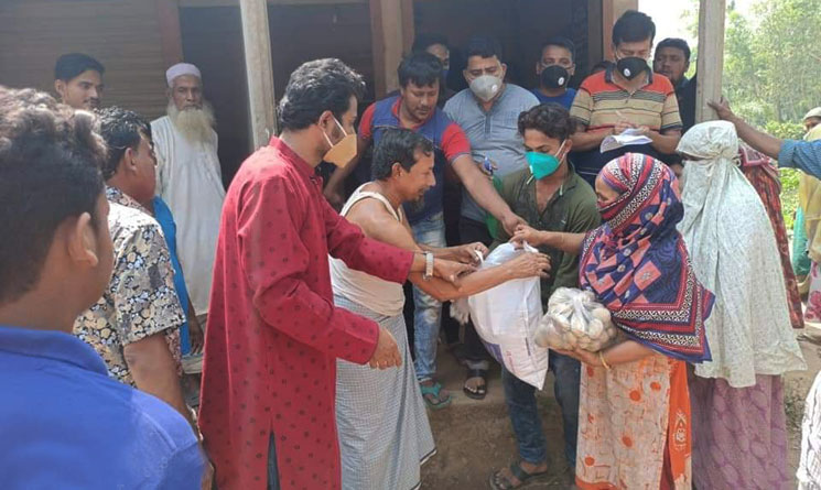 ফেসবুকে এক স্ট্যাটাস যেন মানবতার সূতিকাগার