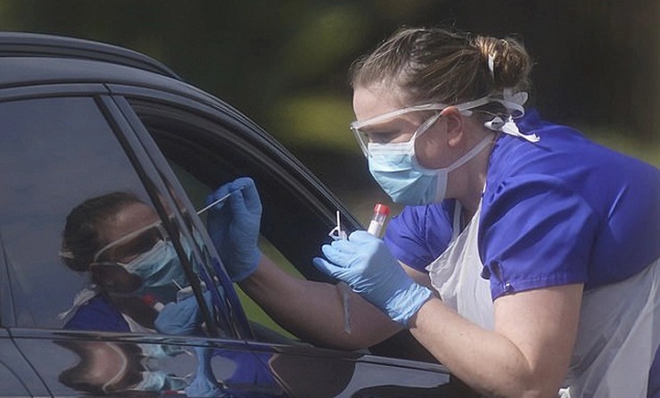 যুক্তরাজ্যে ১০ জনের ১ জন করোনায় আক্রান্ত