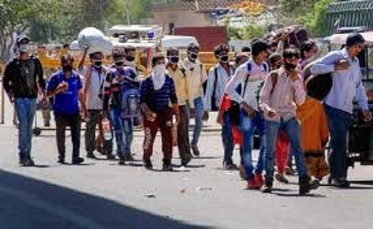 লকডাউনে বাড়ি ফিরতে ২০০ কিলোমিটার হাঁটার পর সড়কেই মৃত্যু