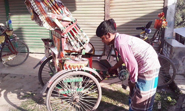 'কি করাম, পেট ত কিচ্ছুই মানে না'