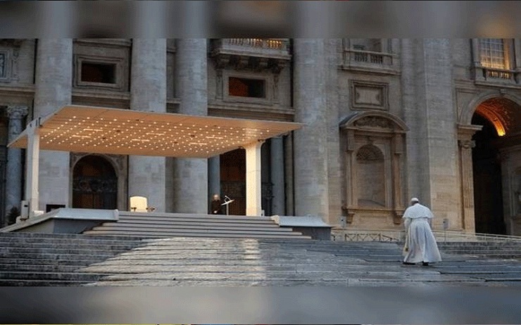 অন্ধকার মৃত্যুপুরীতে একাকী পোপ!