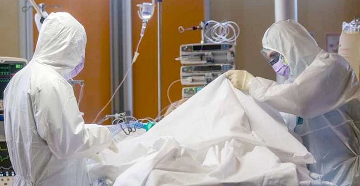 আইসিইউতে নেয়া করোনা রোগীদের মধ্যে মারা যাচ্ছেন অর্ধেকই