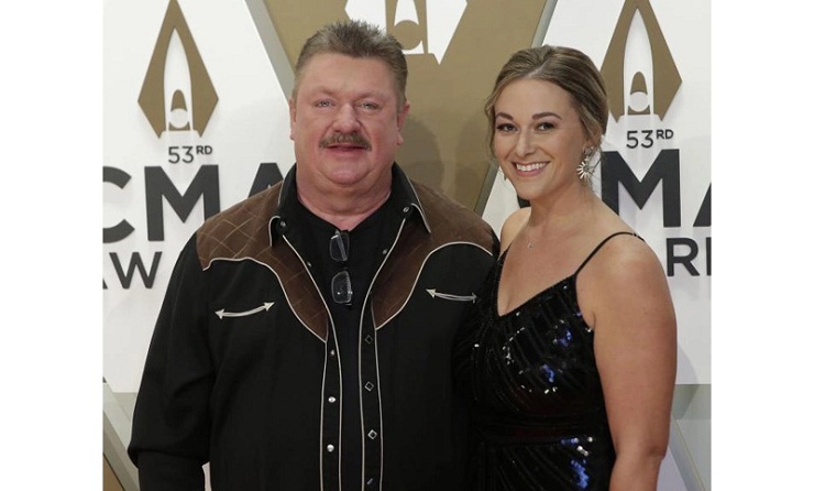 এবার করোনায় প্রাণ গেল মার্কিন শিল্পী ও নারী সাংবাদিকের