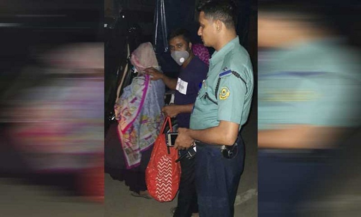 মধ্যরাতে সন্তান সম্ভবাকে হাসপাতালে পৌঁছে দিলেন ওসি