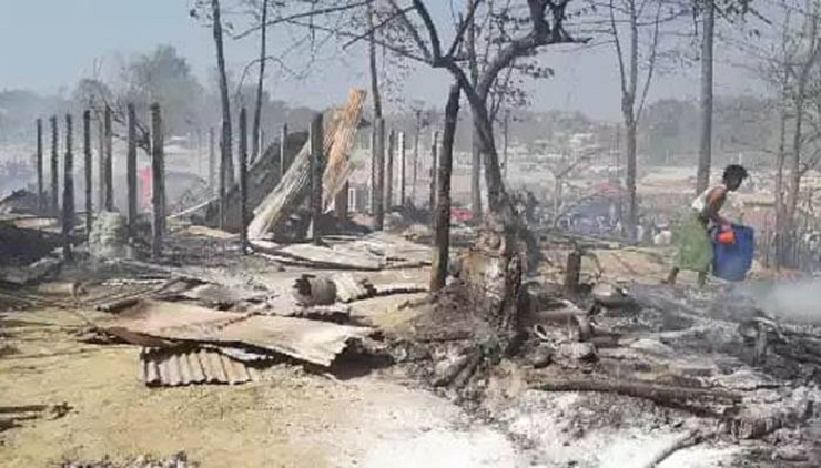 রোহিঙ্গা ক্যাম্পে আগুনে পুড়ল লার্নিং সেন্টারসহ ৩০ ঘর